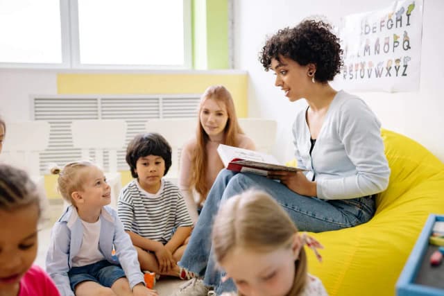 Ile zarabia pedagog specjalny w przedszkolu? Zaskakujące fakty o wynagrodzeniu