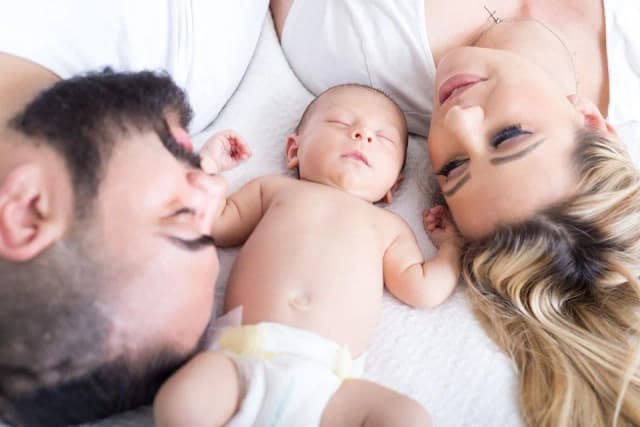 Ile za urodzenie dziecka ubezpieczenie? Sprawdź, co możesz zyskać